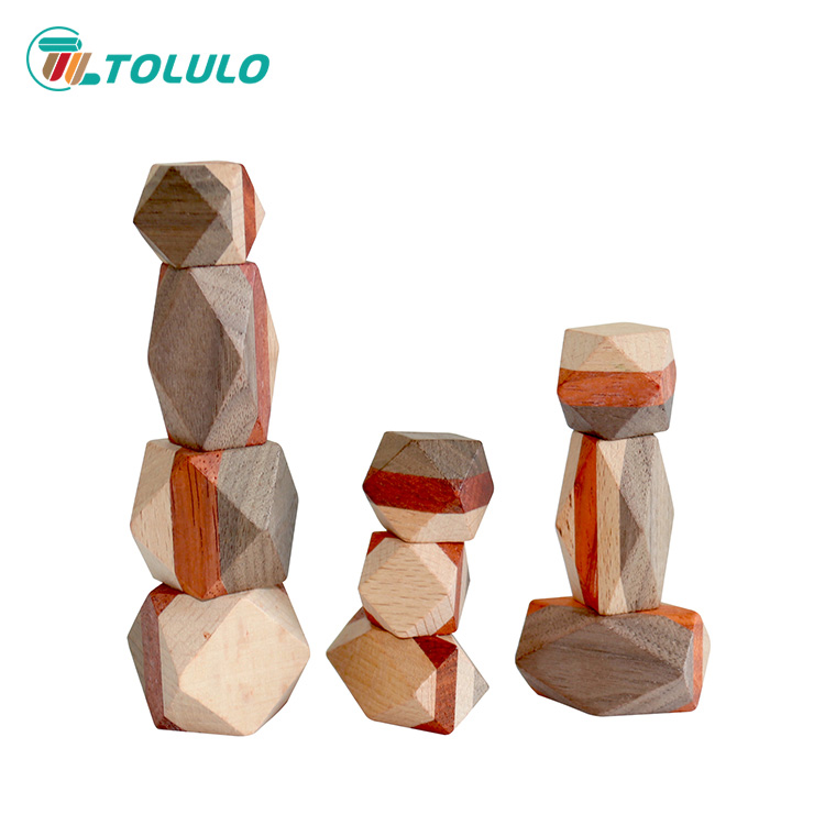 Piedras de equilibrio de madera